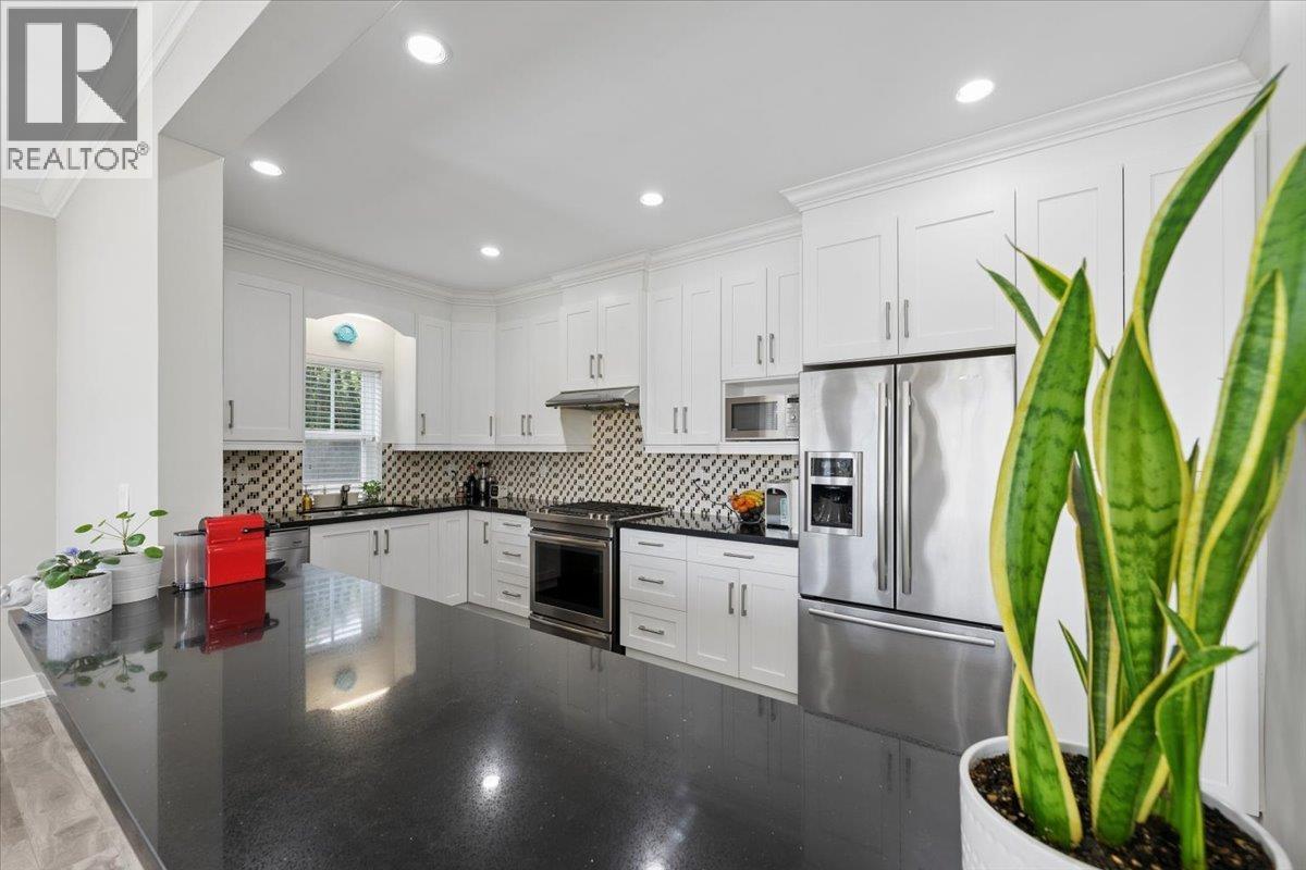 101 910 DELESTRE AVENUE, Coquitlam