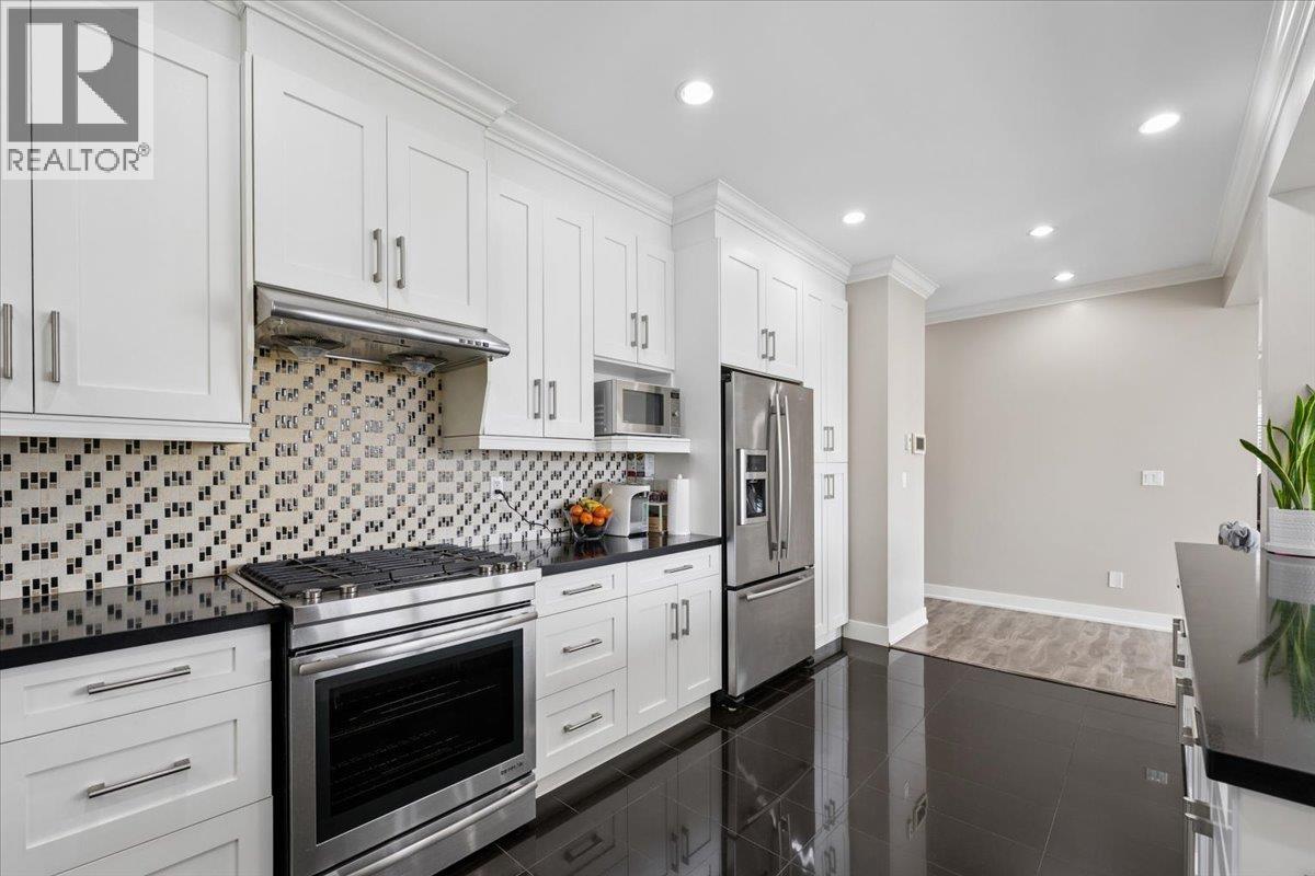 101 910 DELESTRE AVENUE, Coquitlam