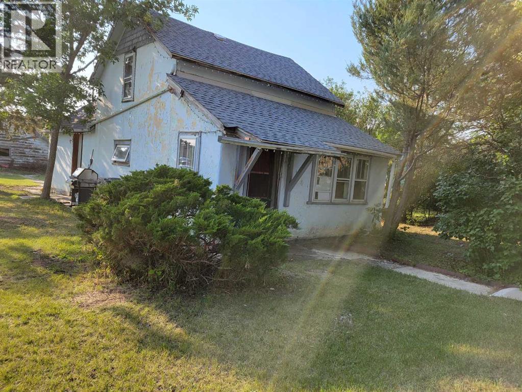 131 5 Avenue E - 1