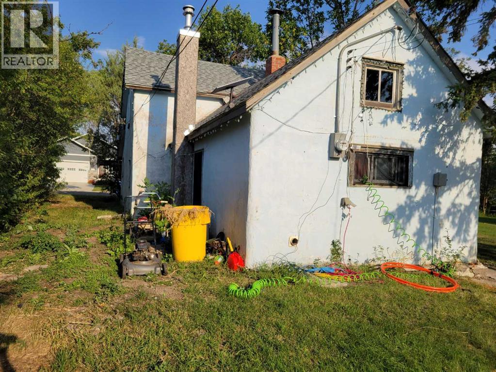 131 5 Avenue E - 2