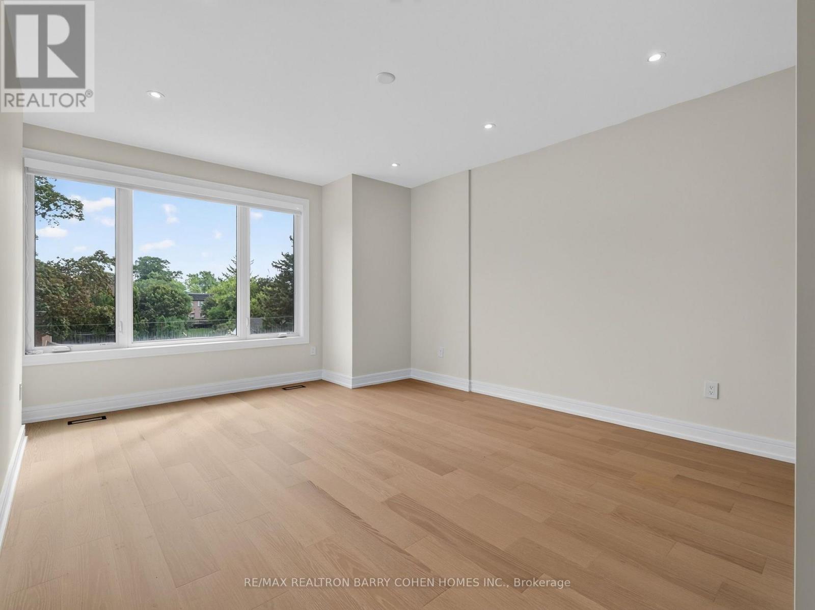 68 LYNNHAVEN ROAD - 27