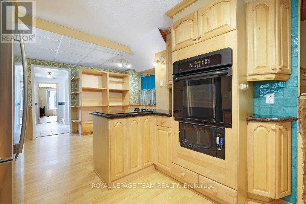 254 BLAKENEY ROAD - Image 19