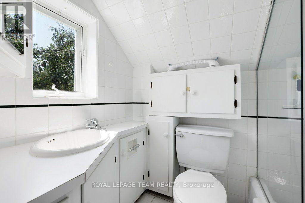 254 BLAKENEY ROAD - Image 25