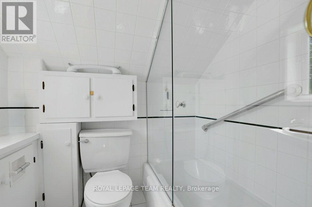254 BLAKENEY ROAD - Image 26