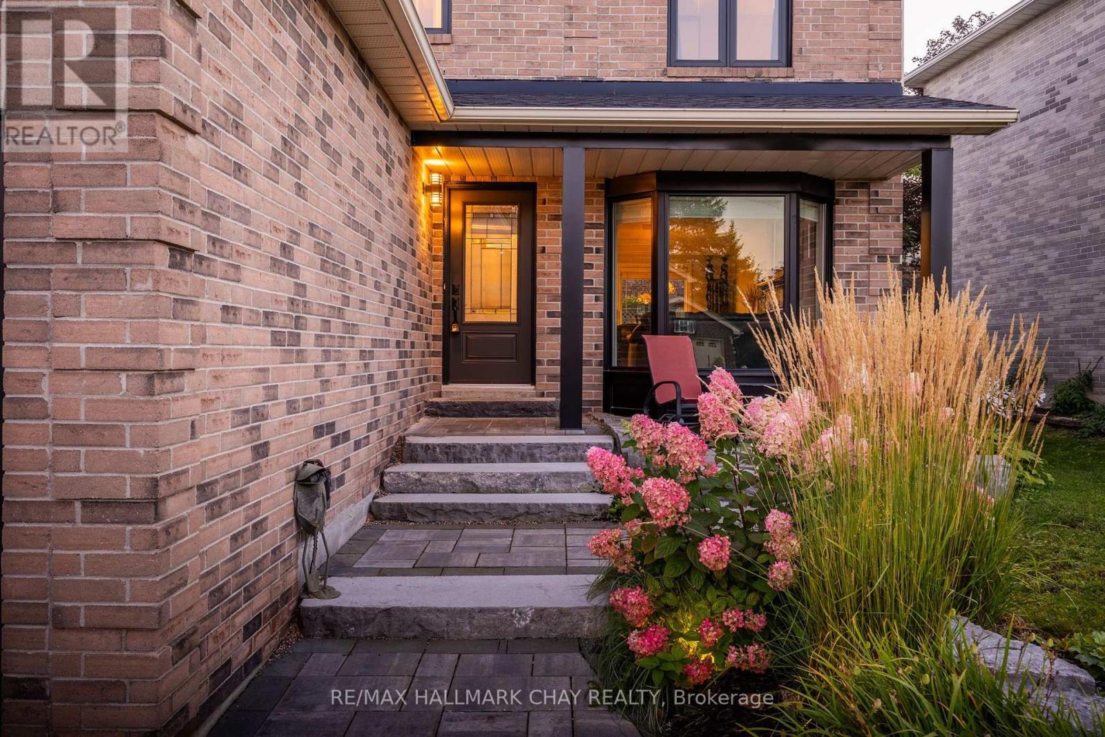 12 GRASETT CRESCENT - 2