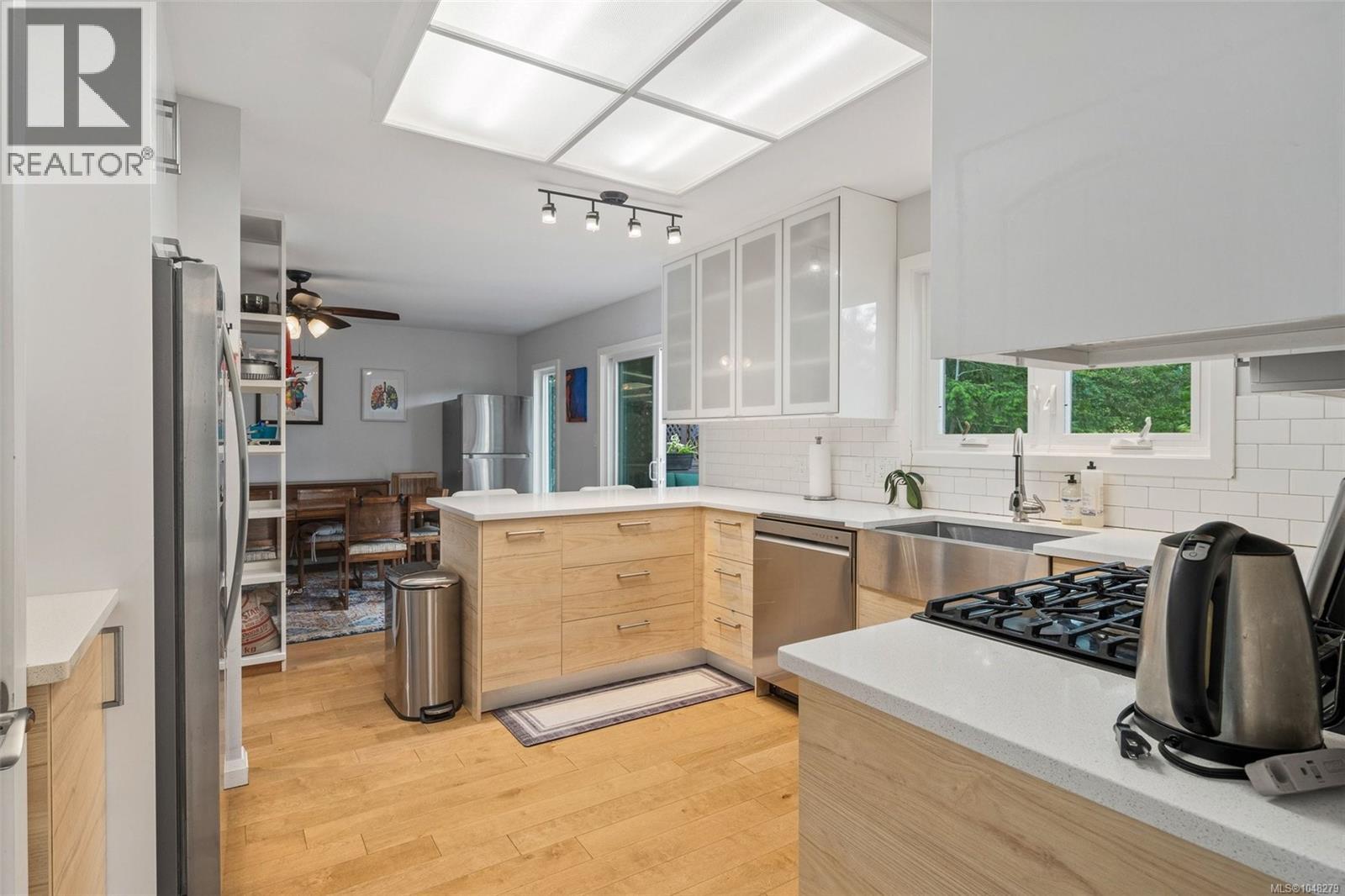 335 Damon Dr - 9