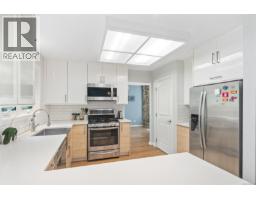 Kitchen - 335 Damon Dr, View Royal, BC V9B5G5 Photo 11