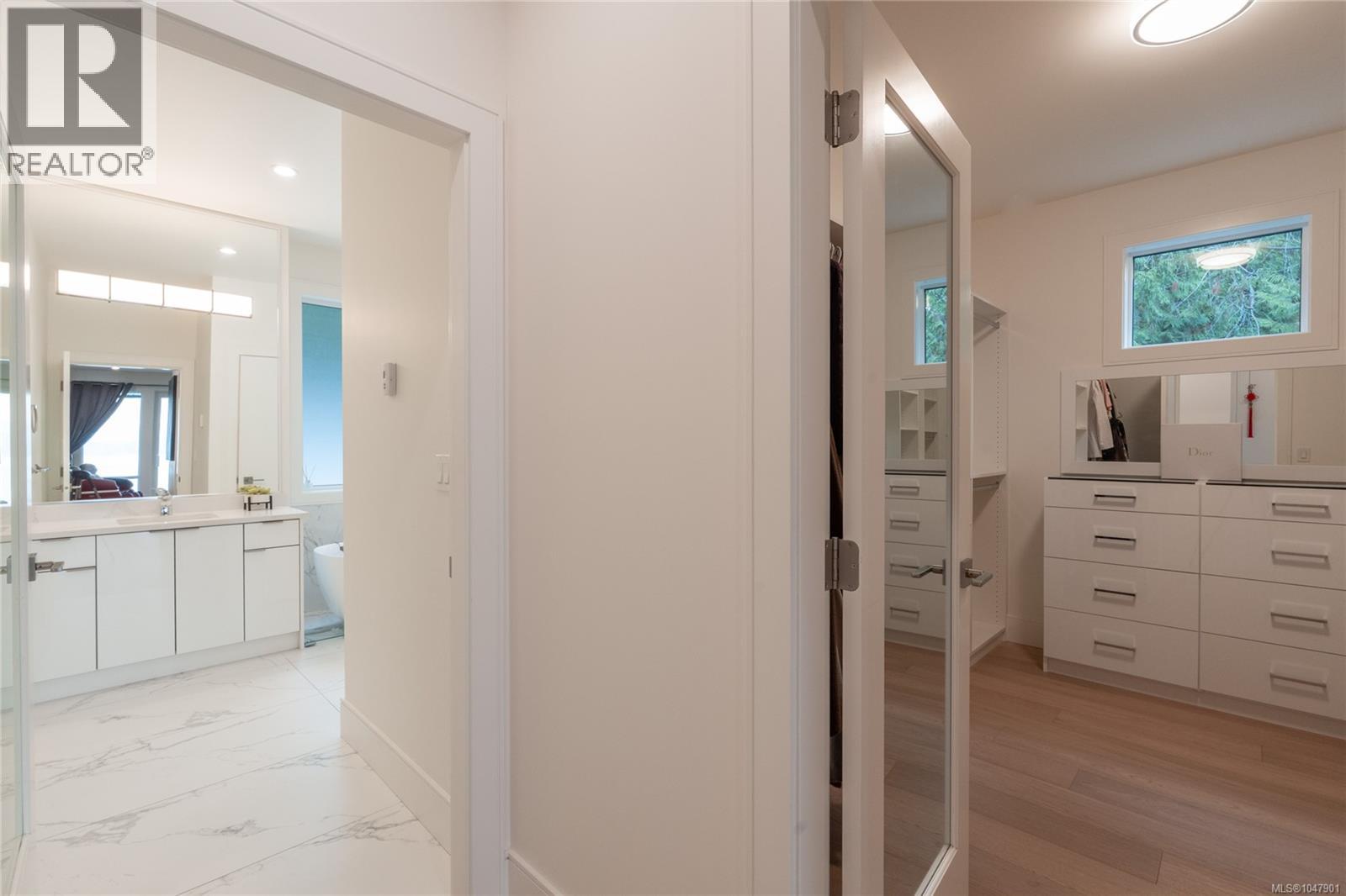 1470 Lands End Rd - Image 17