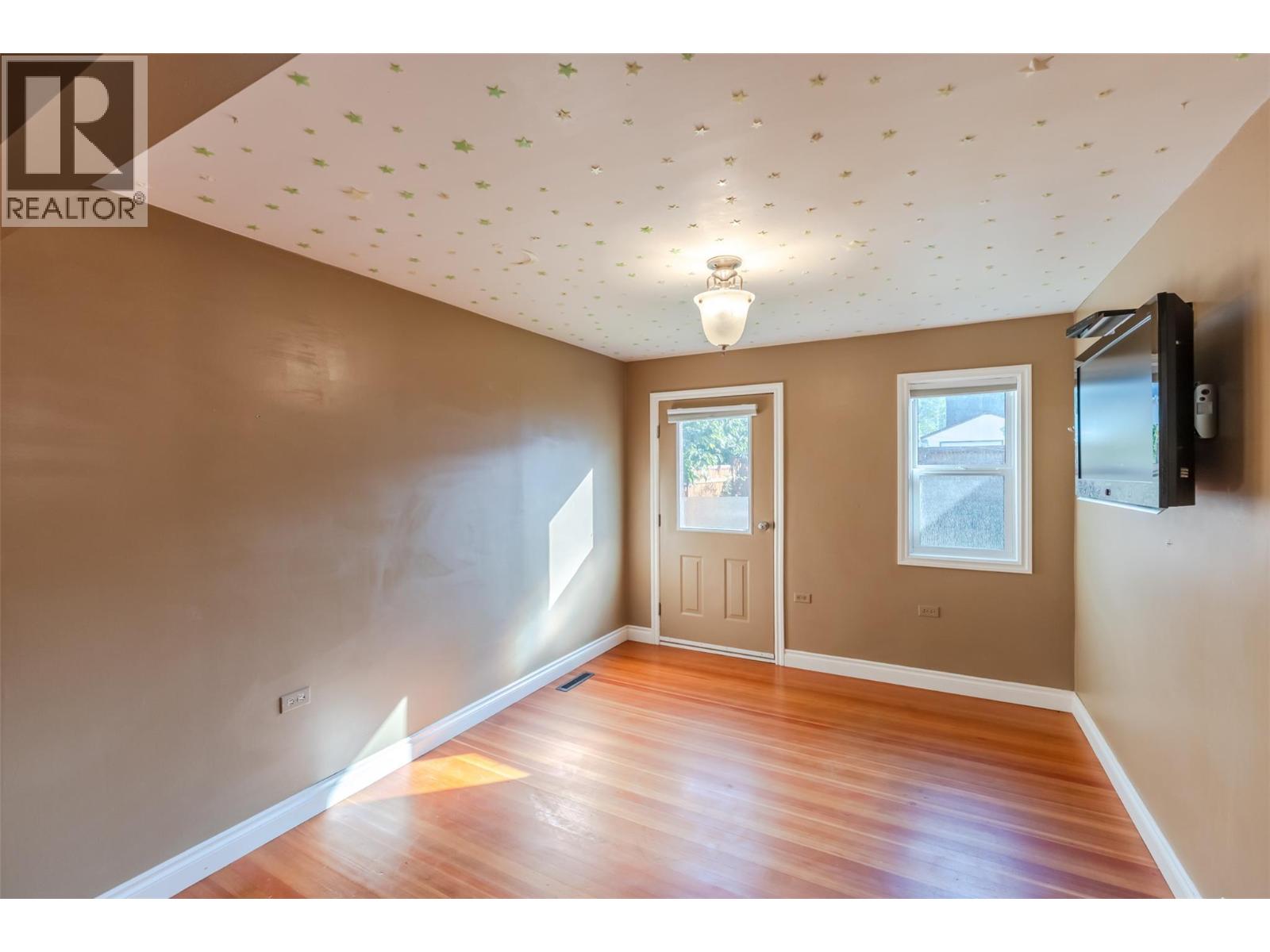 1110 Kilwinning Street - 19