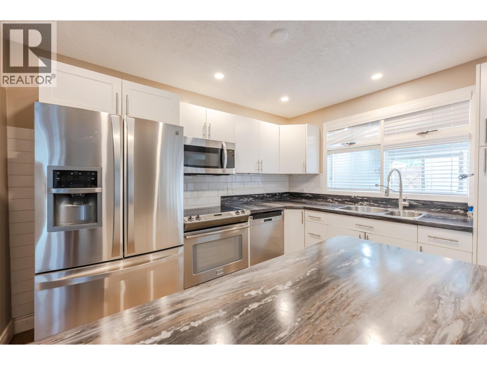 1110 Kilwinning Street - 23