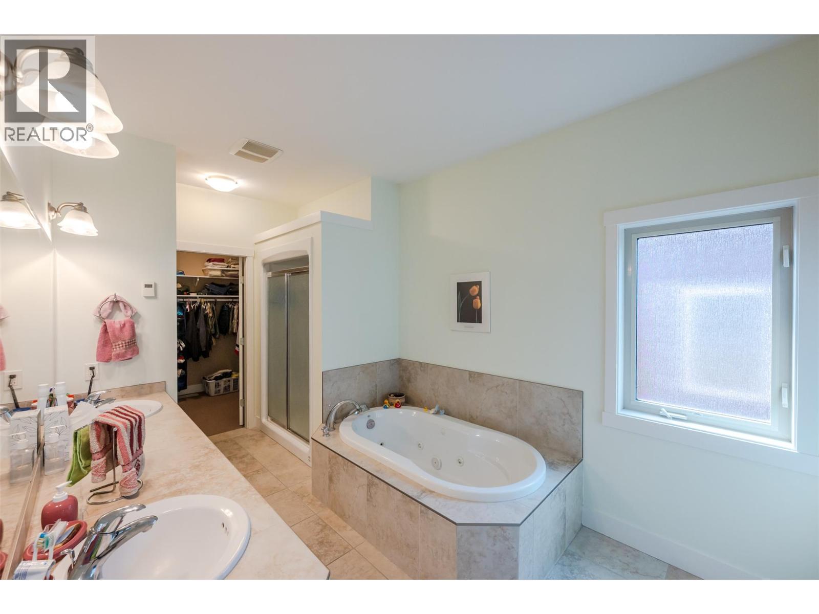 8 6833 Meadows Drive, Oliver