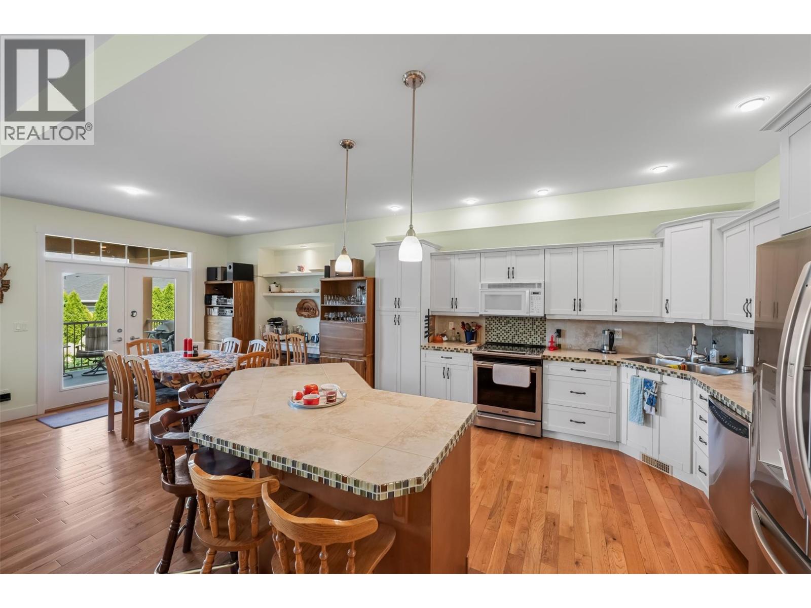 8 6833 Meadows Drive, Oliver