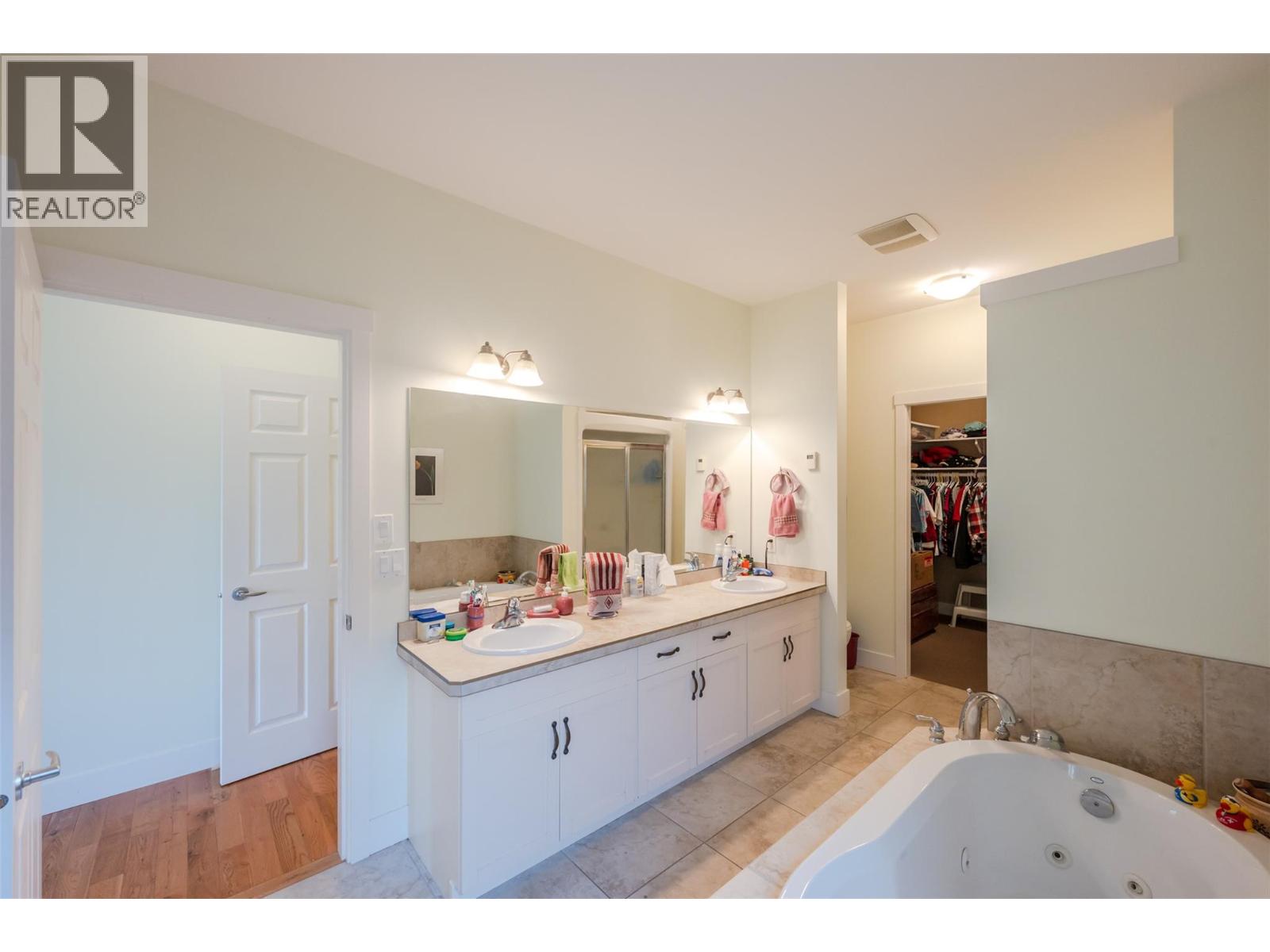 8 6833 Meadows Drive, Oliver