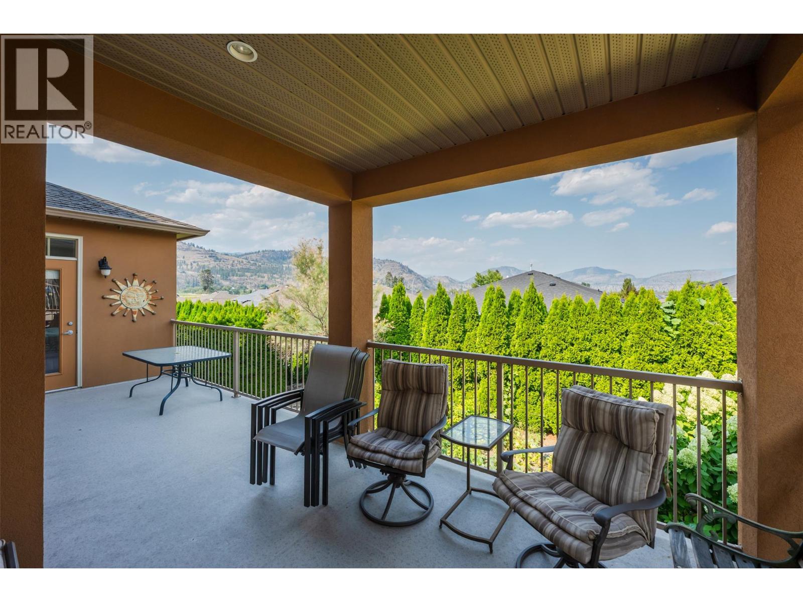 8 6833 Meadows Drive, Oliver