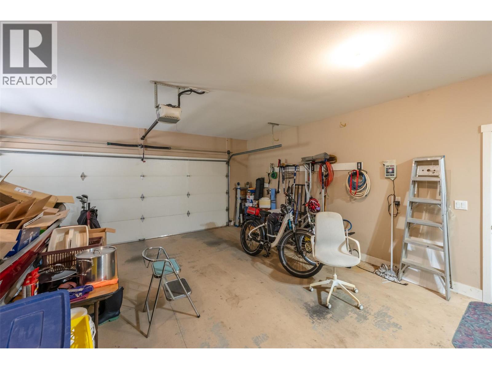 8 6833 Meadows Drive, Oliver