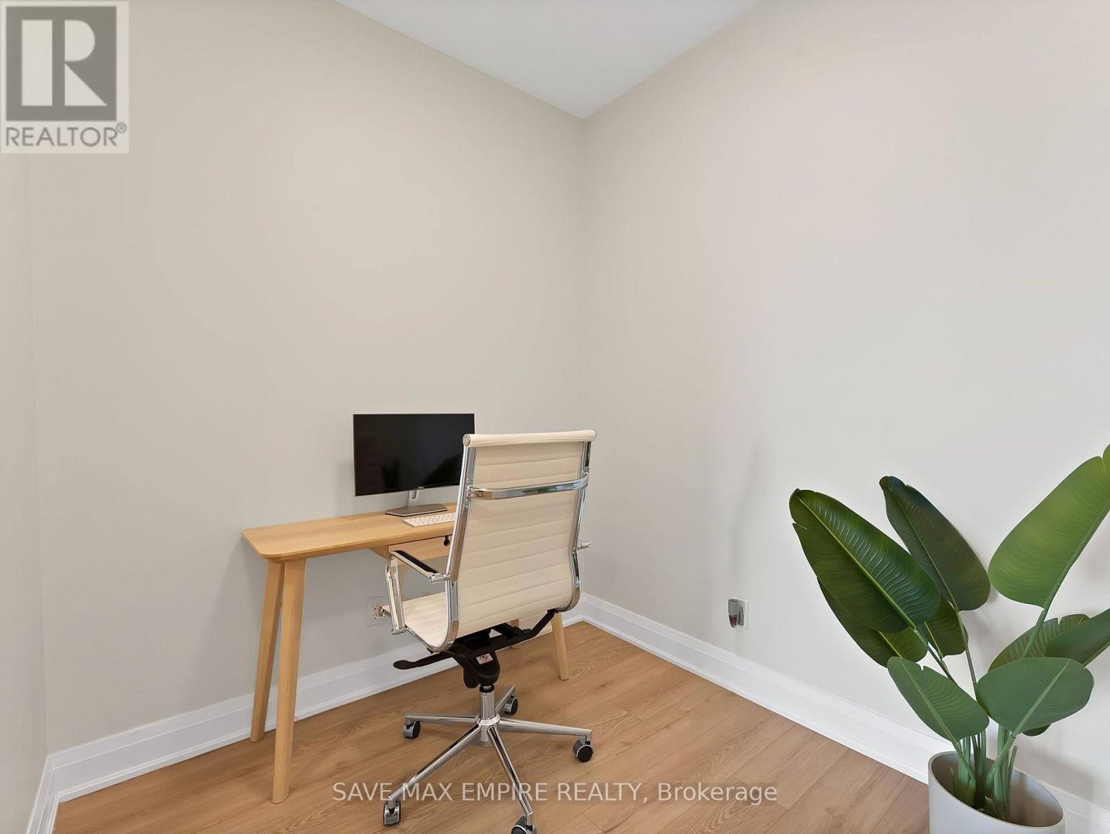 #1607 56 ANNIE CRAIG DRIVE - 5
