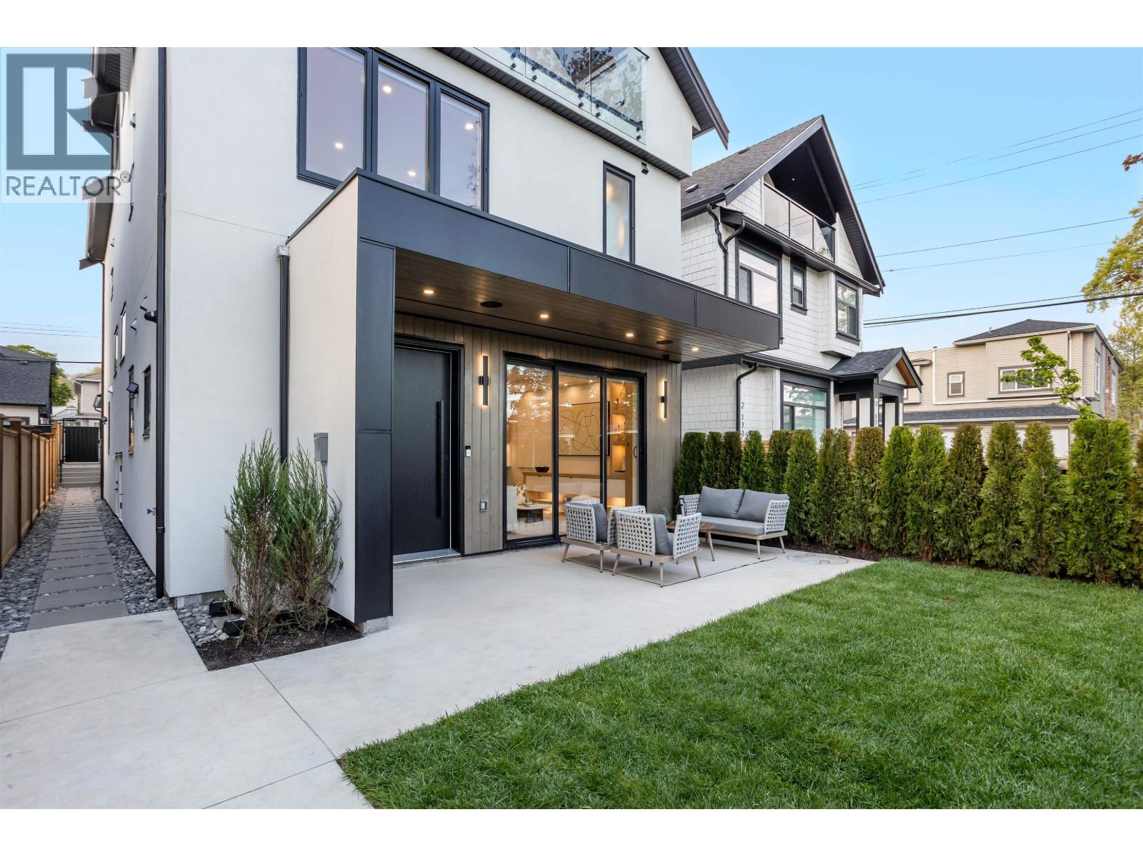 #1 165 45TH Avenue, Vancouver, British Columbia, V5W1W8, Vancouver, British Columbia — photo 2 of 5