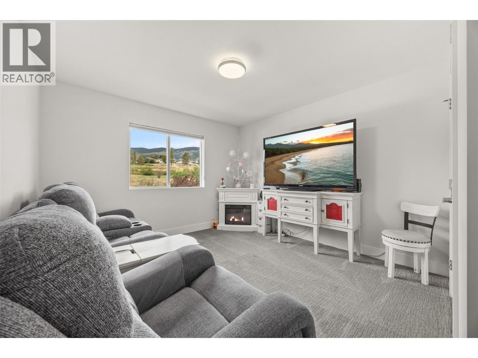 2394 Hawks Boulevard - Image 27