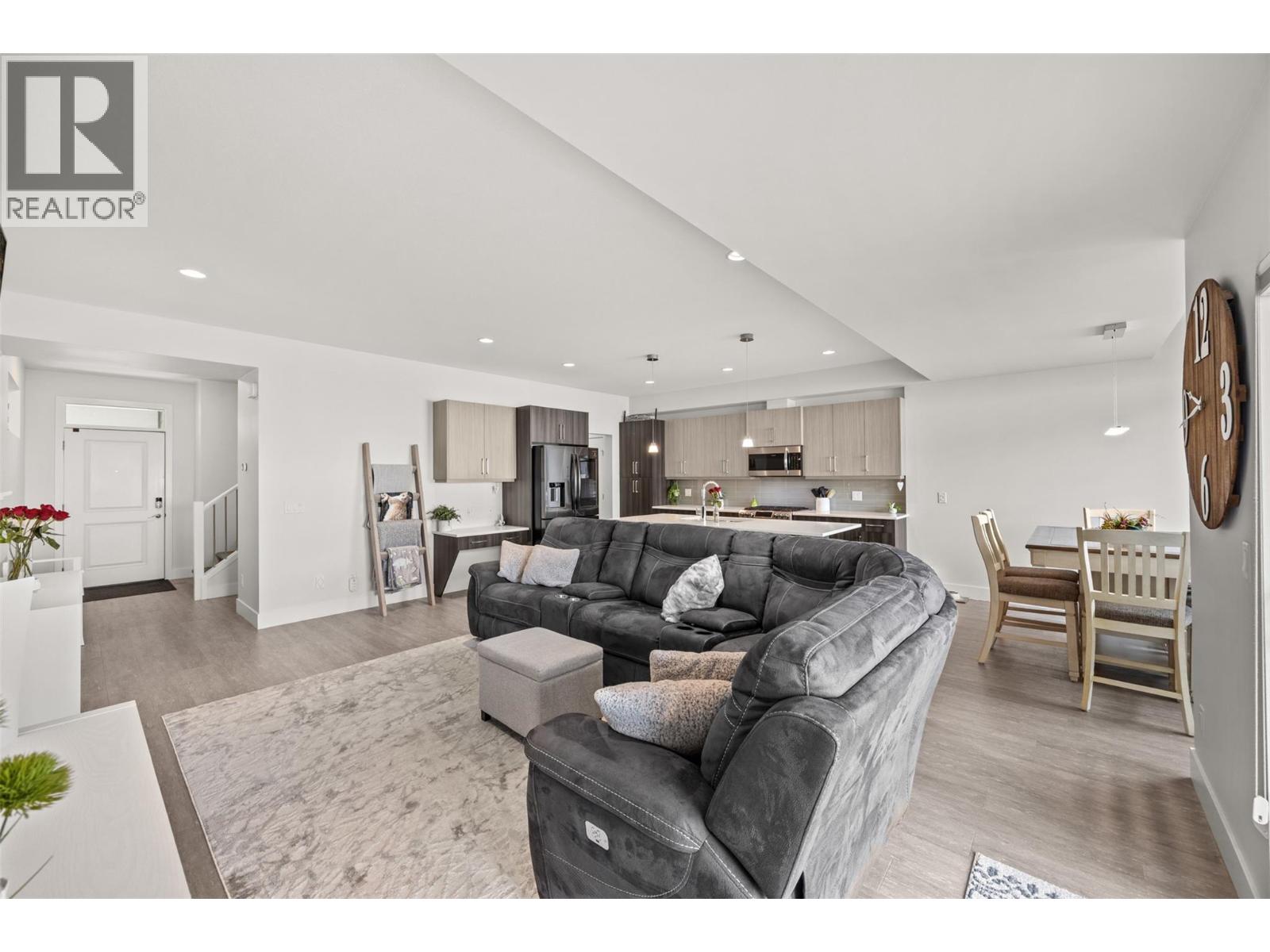 2394 Hawks Boulevard - Image 11
