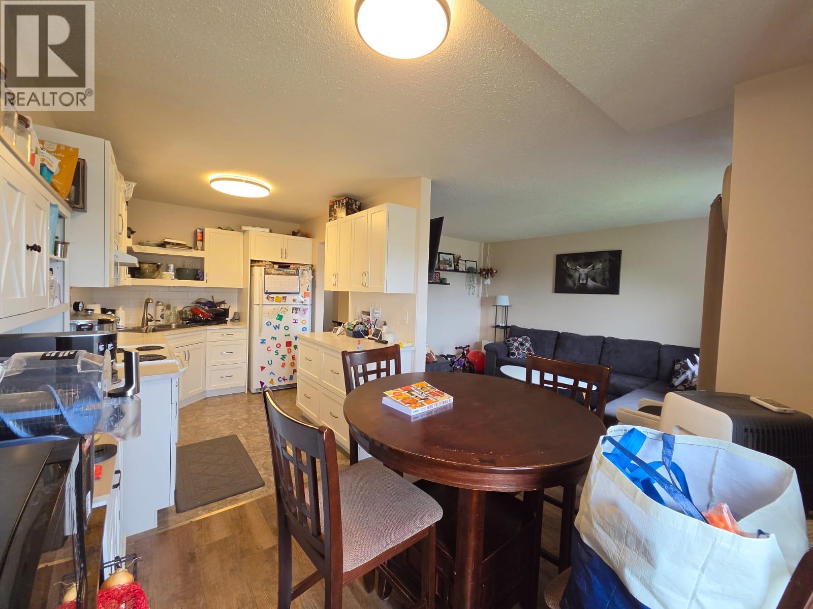 4911/4913 56 Avenue, Pouce Coupe