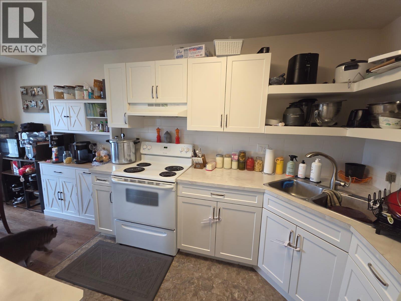4911/4913 56 Avenue, Pouce Coupe