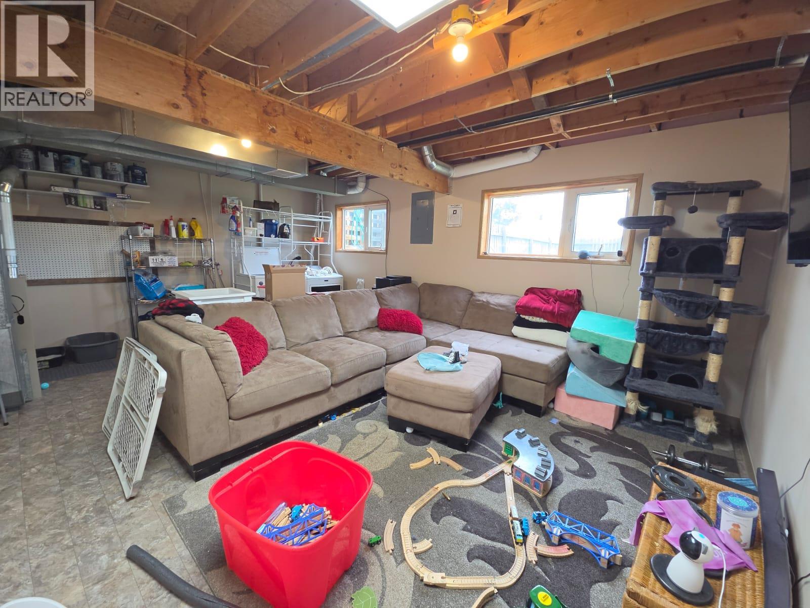 4911/4913 56 Avenue, Pouce Coupe