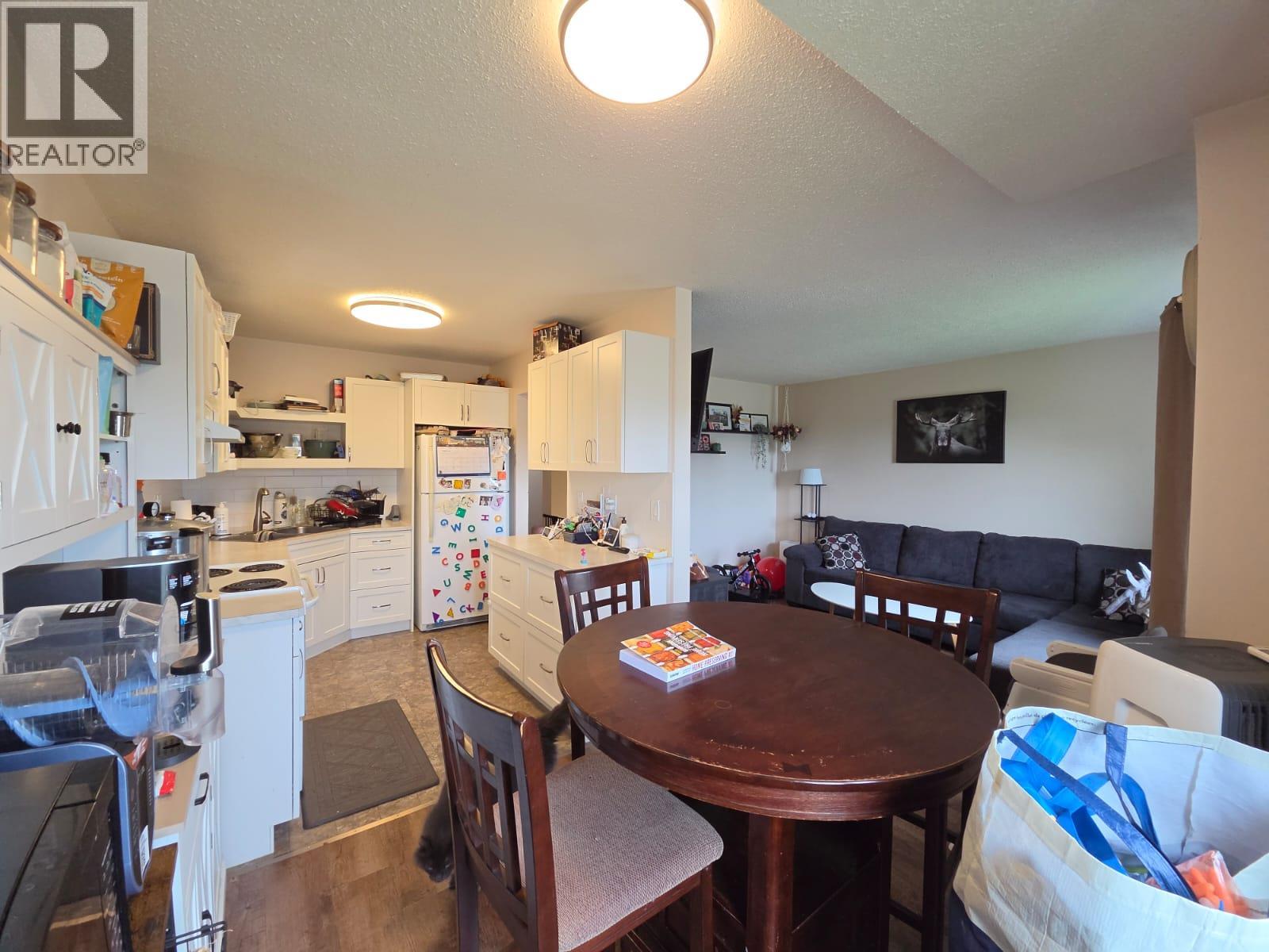 4911/4913 56 Avenue, Pouce Coupe