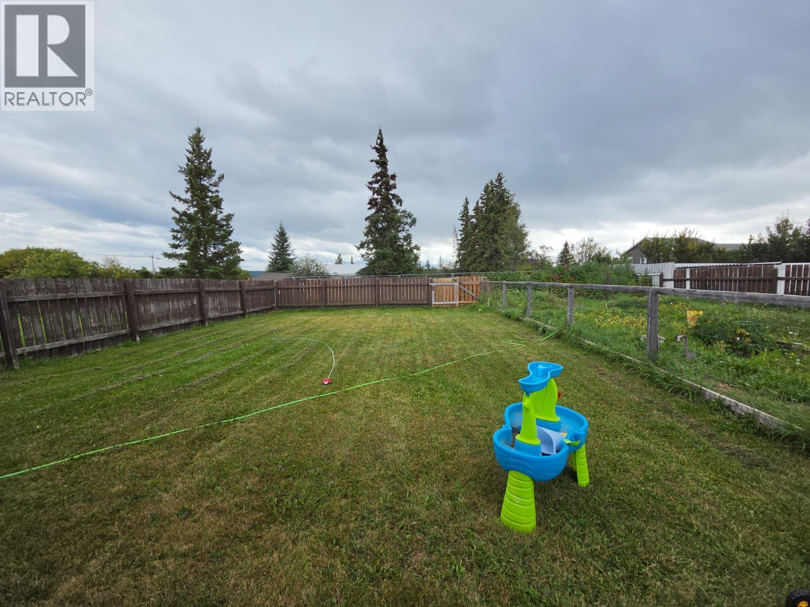 4911/4913 56 Avenue, Pouce Coupe