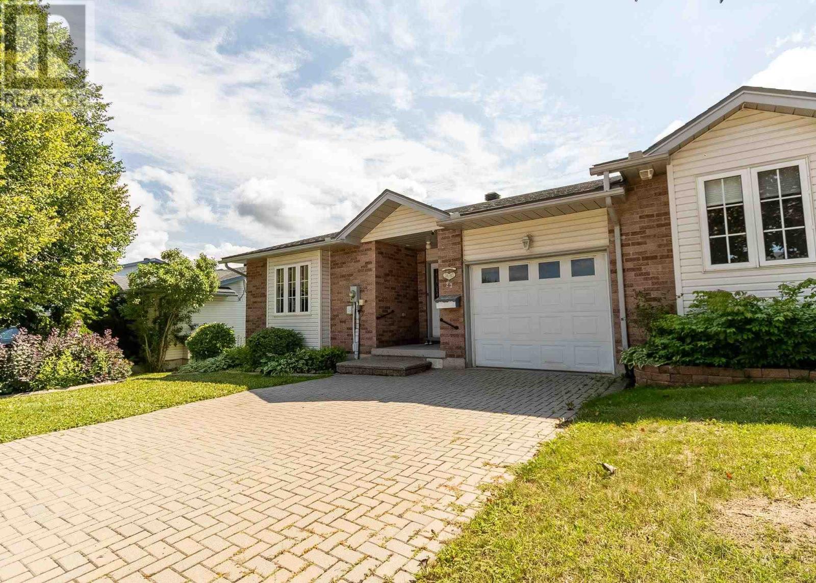 27 Village CT - 2