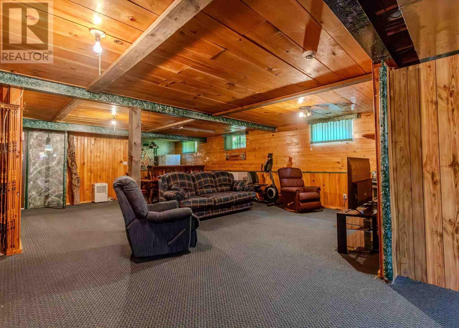 27 Village CT - 21