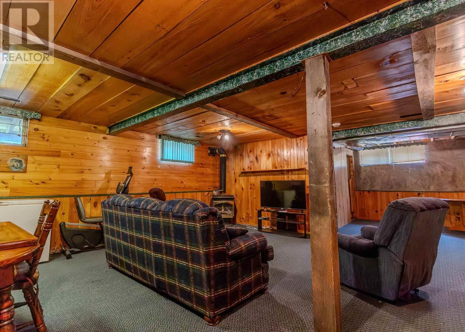 27 Village CT - 25