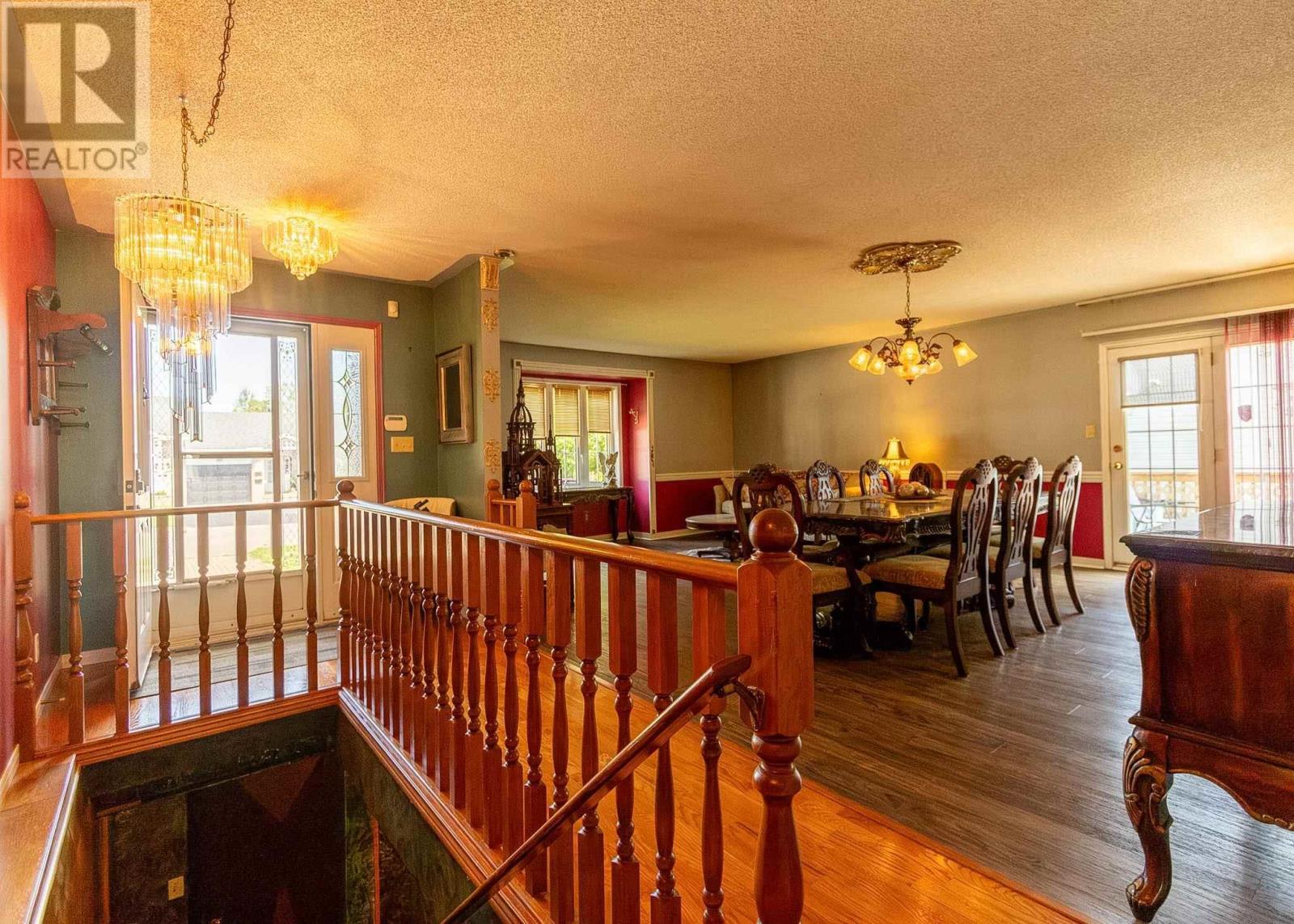 27 Village CT - 4