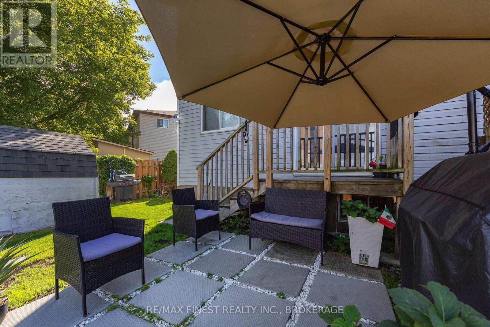 944 UXBRIDGE CRESCENT - 8