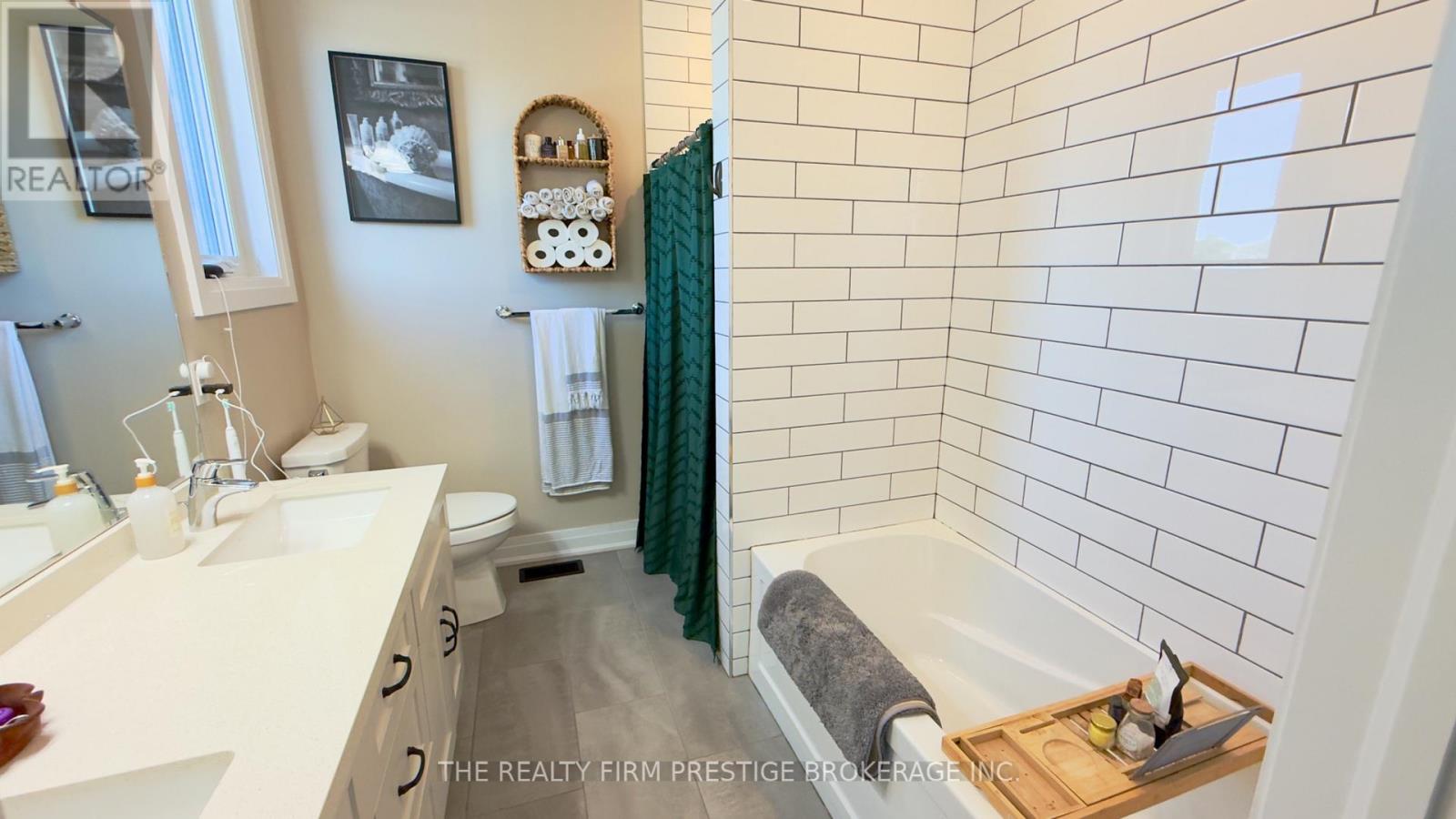 213 LEITCH STREET - 13