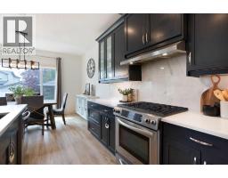 1153 Kingston Crescent SE - photo 9