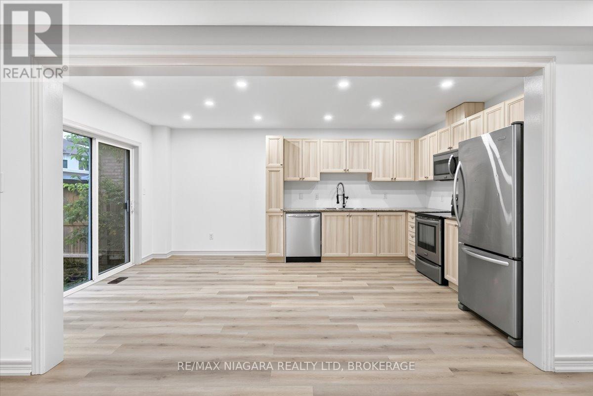 12 FRED FISHER CRESCENT - Image 10