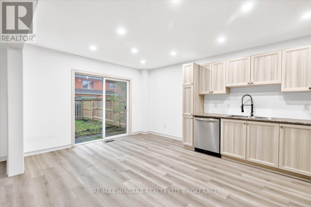 12 FRED FISHER CRESCENT - Image 12