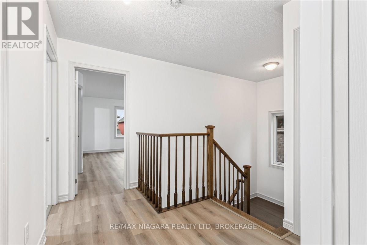 12 FRED FISHER CRESCENT - Image 22