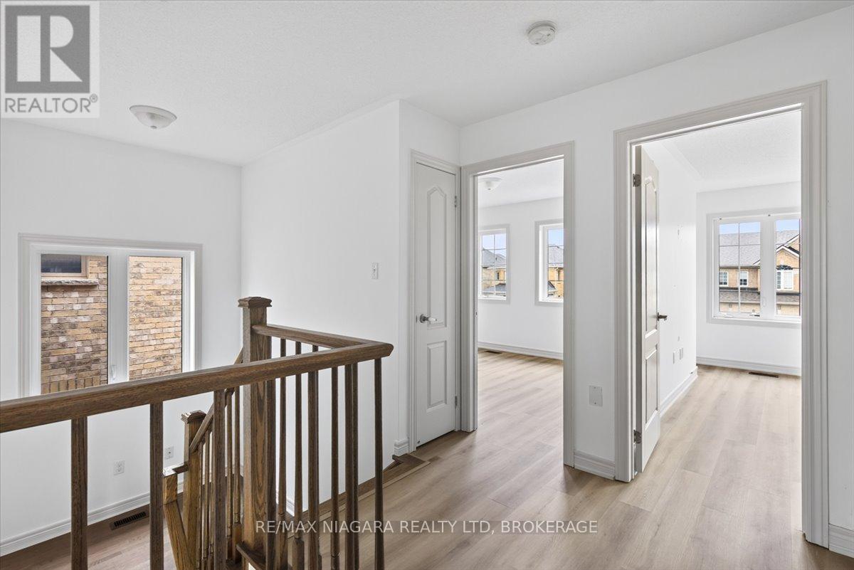12 FRED FISHER CRESCENT - Image 35