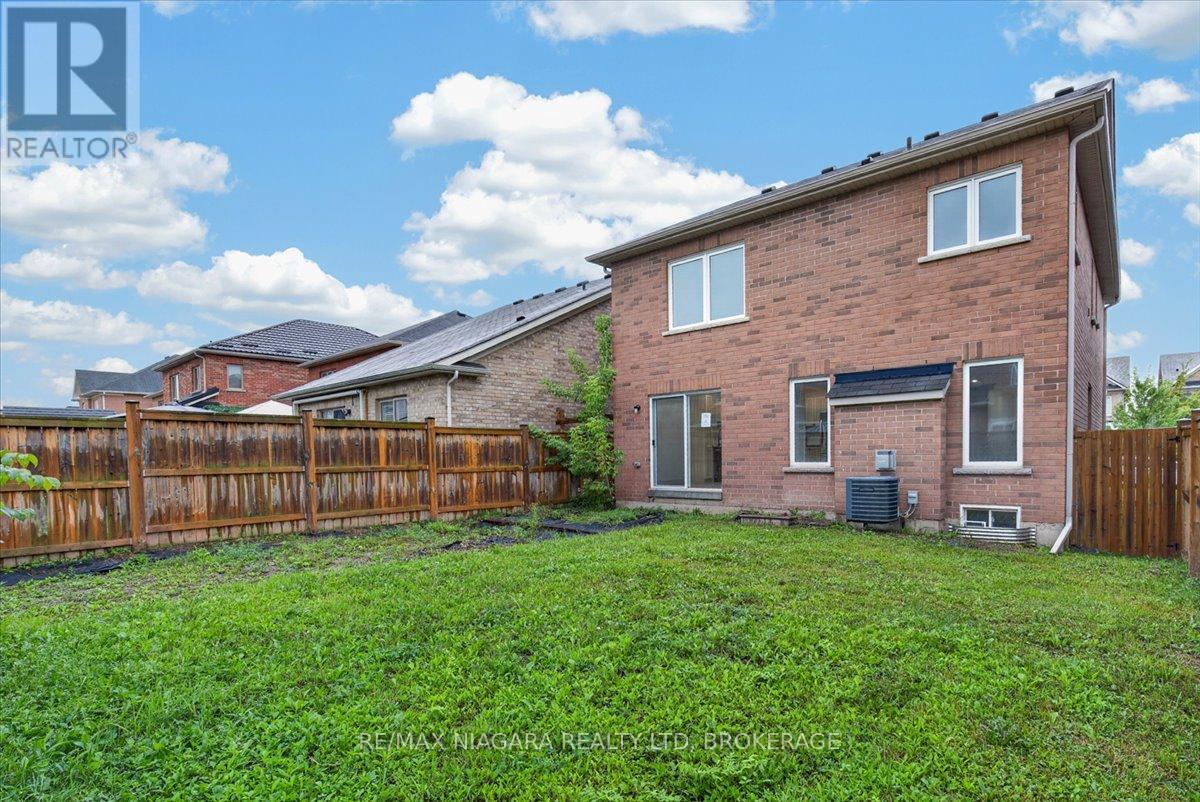 12 FRED FISHER CRESCENT - 42