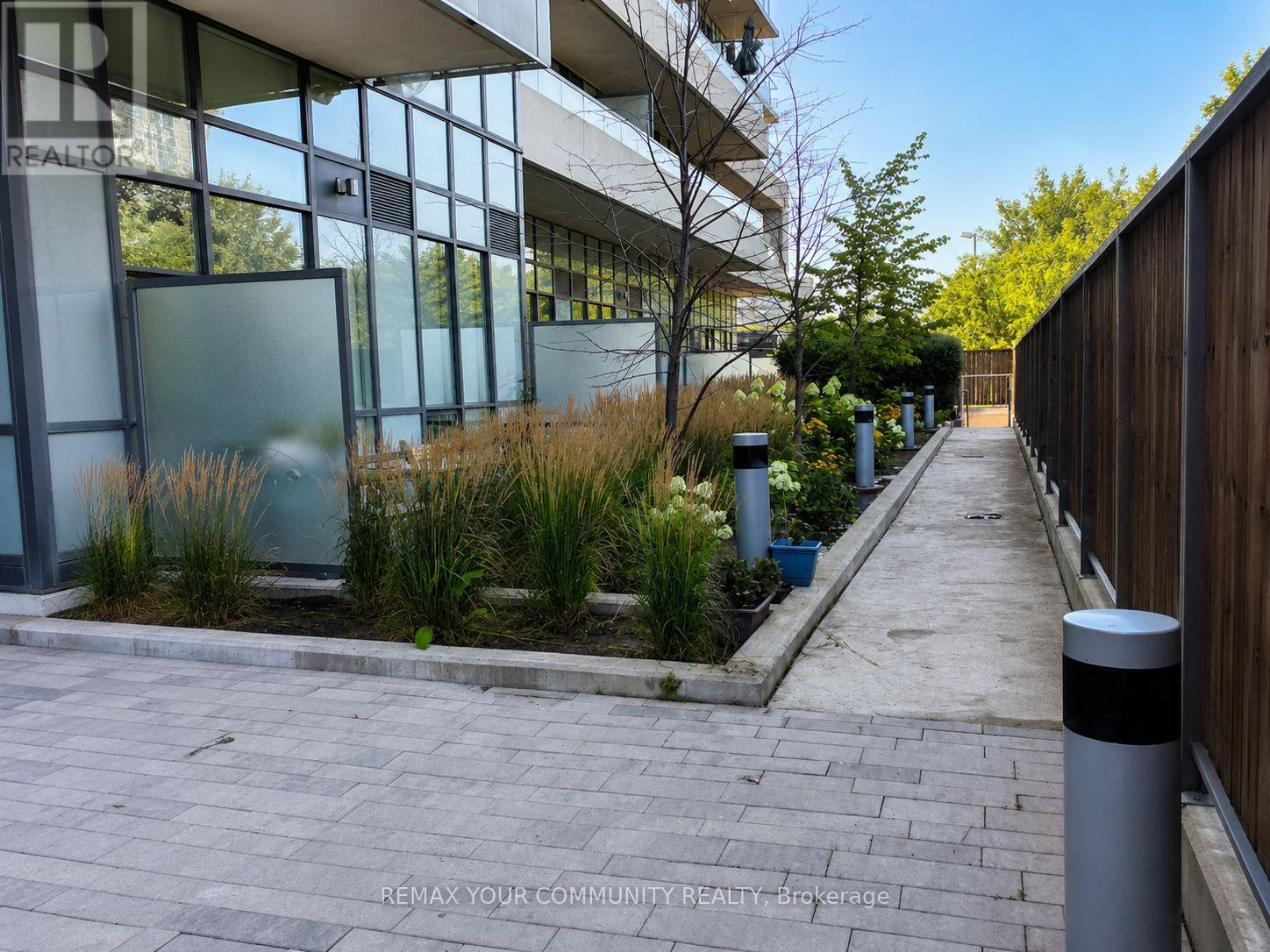 #909 1346 DANFORTH ROAD E - 17
