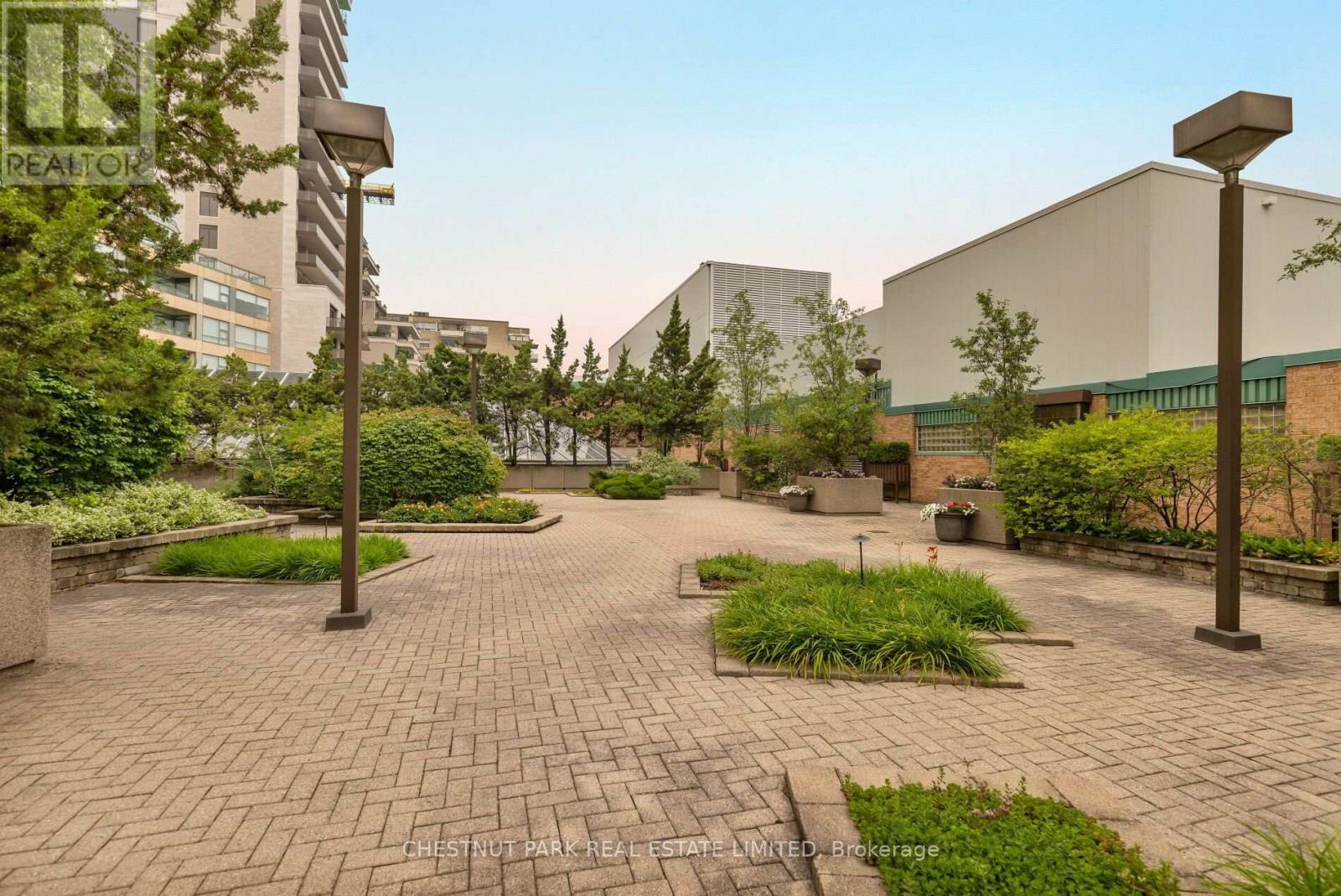 #612 77 AVENUE ROAD - 38