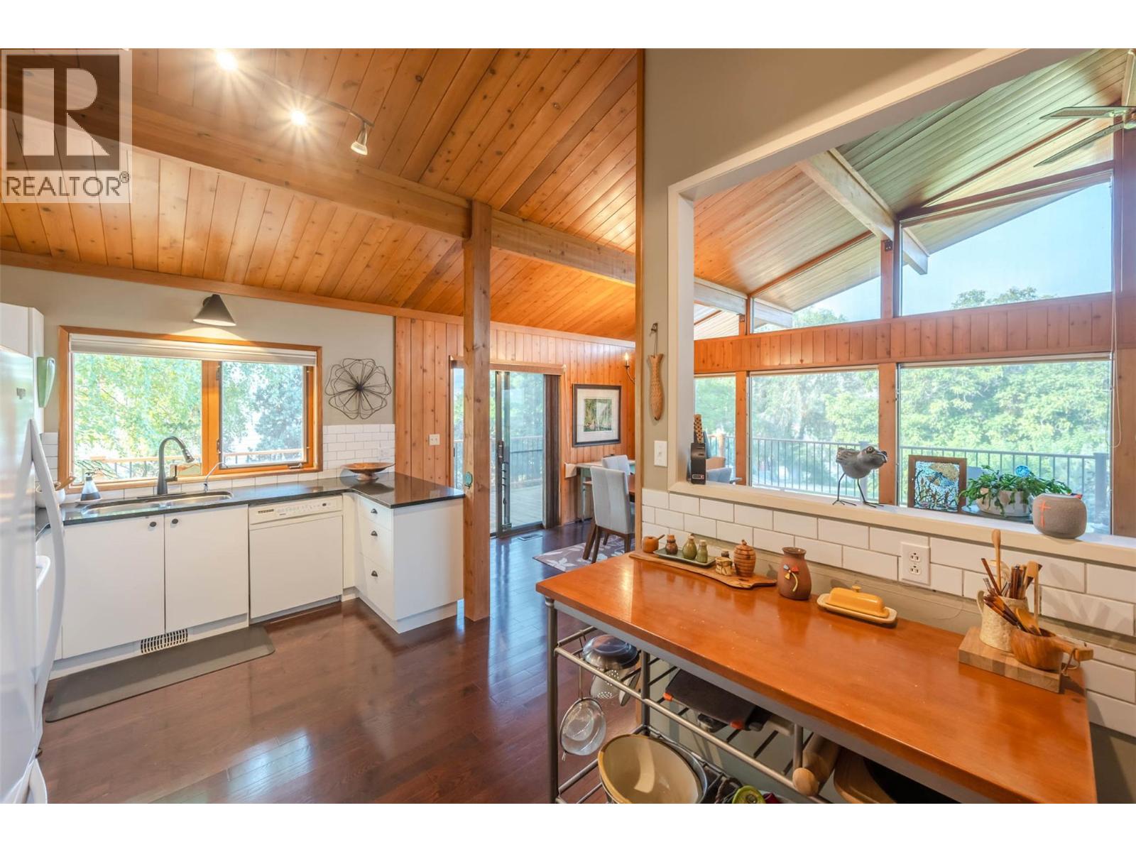 975 Heron Court, Oliver