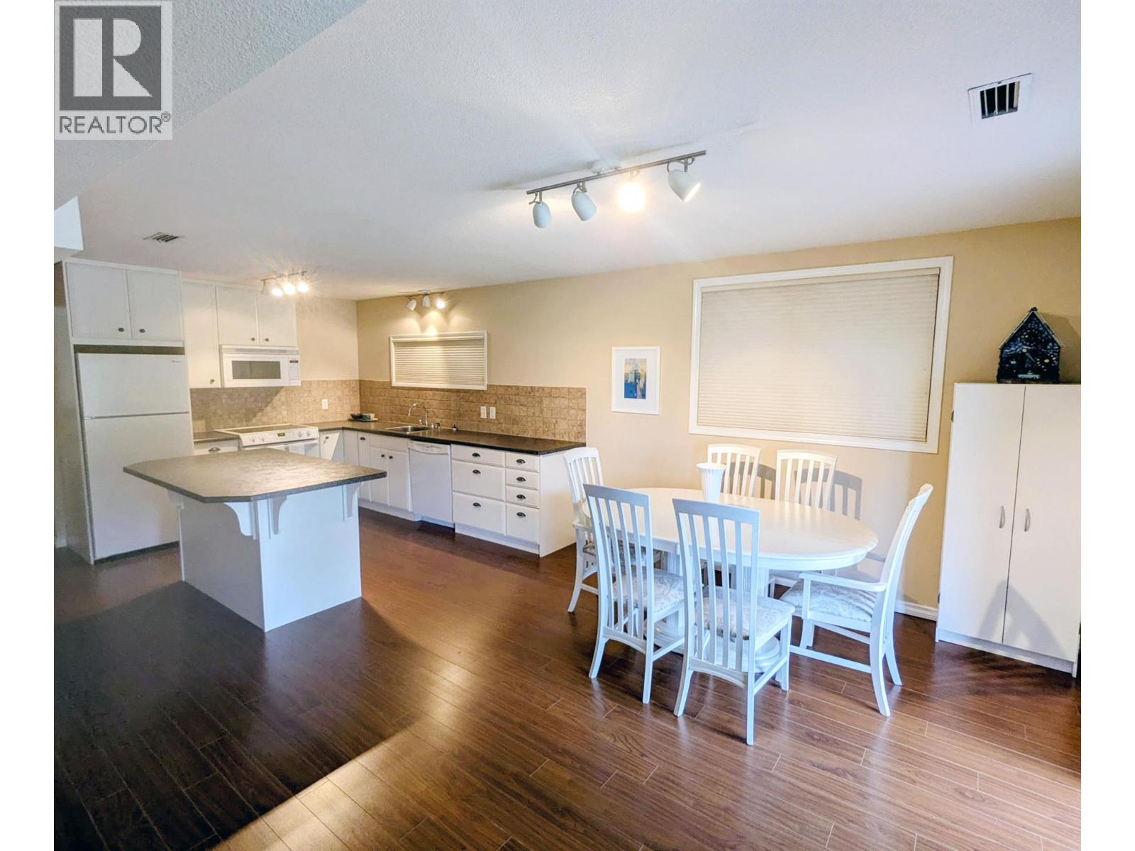 975 Heron Court, Oliver