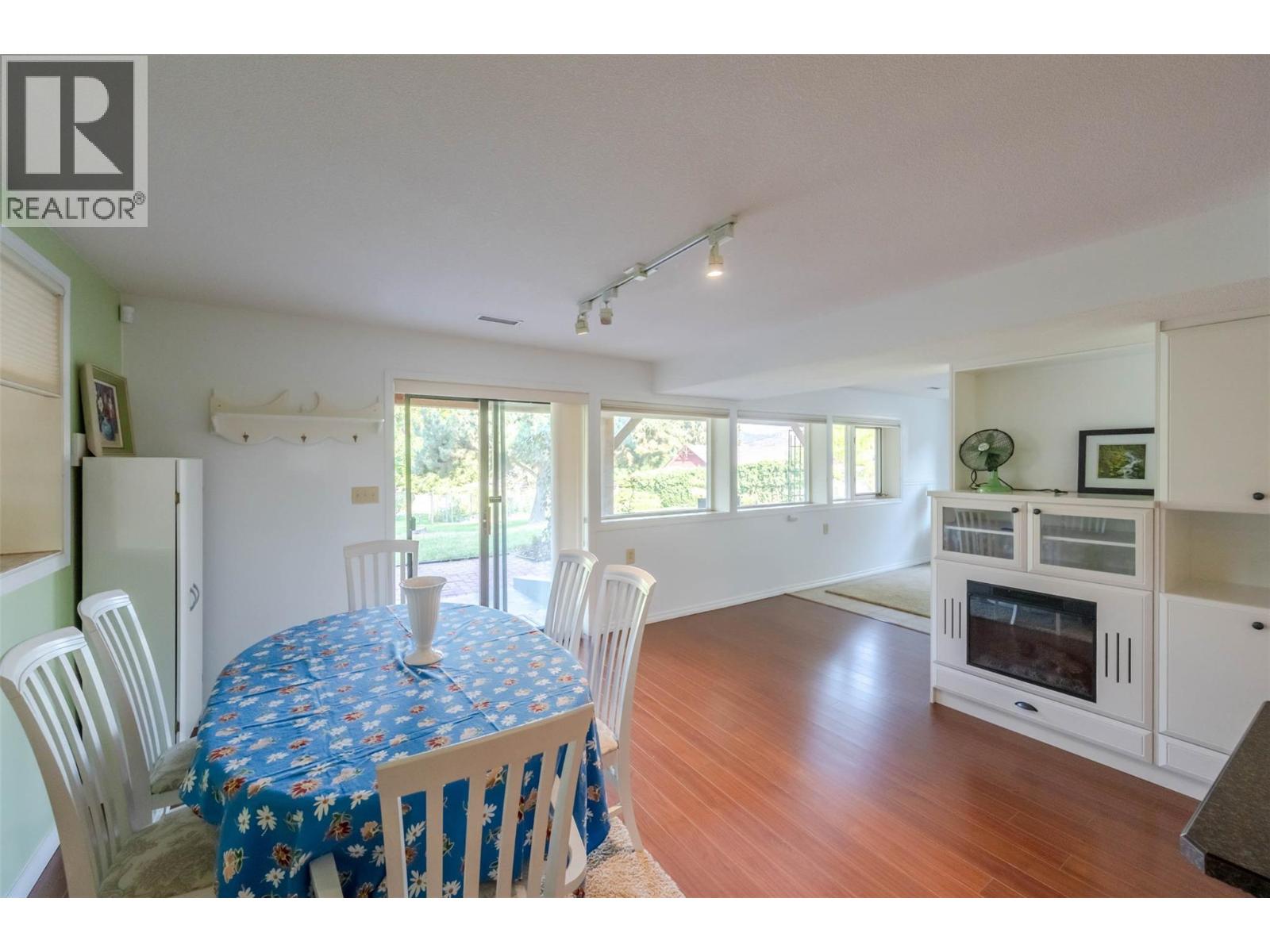 975 Heron Court, Oliver