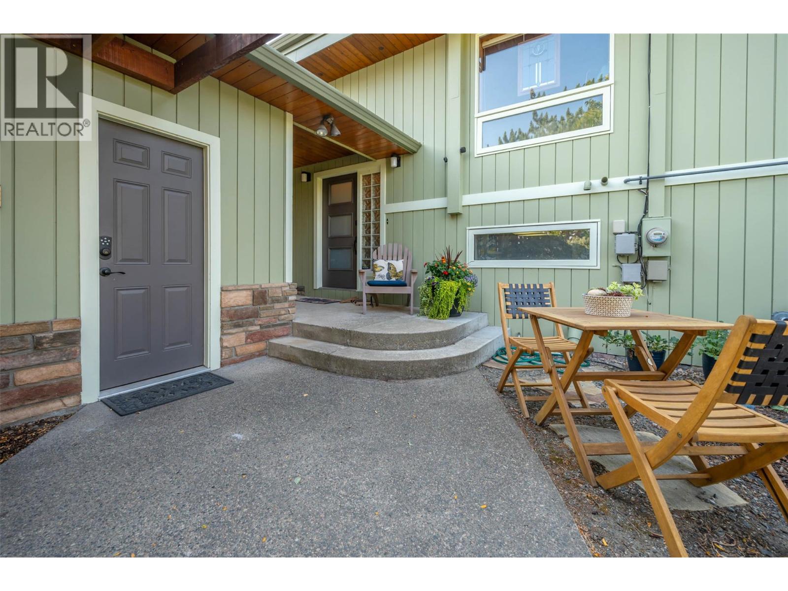 975 Heron Court, Oliver