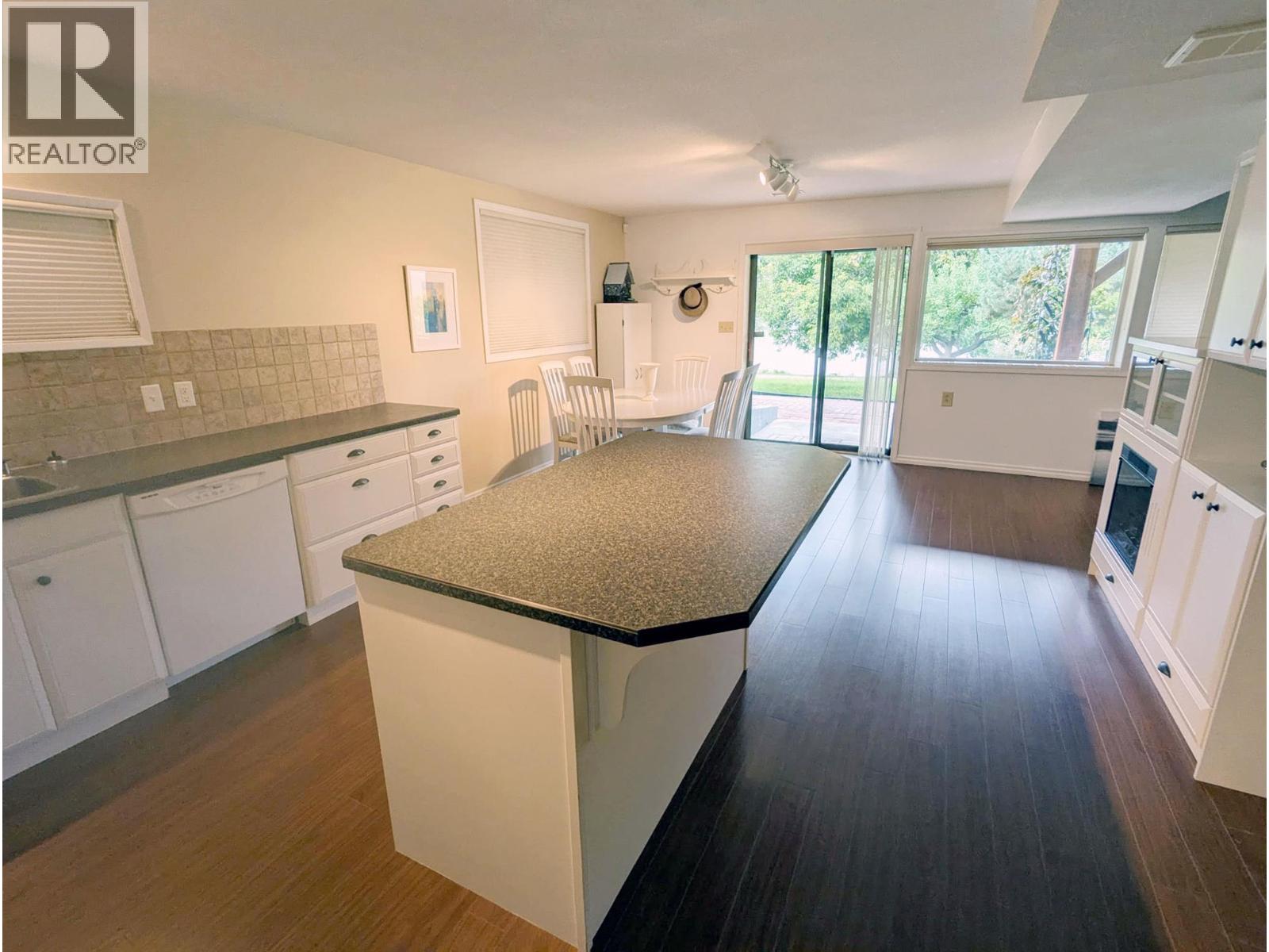 975 Heron Court, Oliver