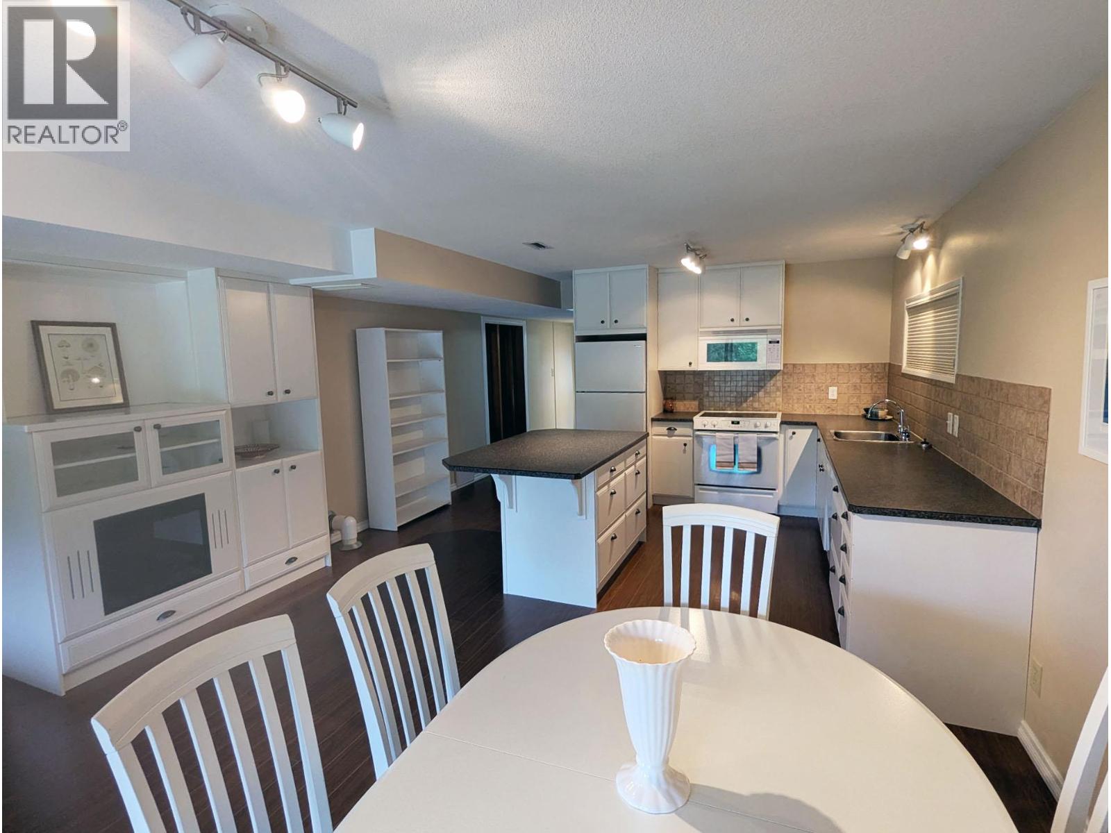 975 Heron Court, Oliver