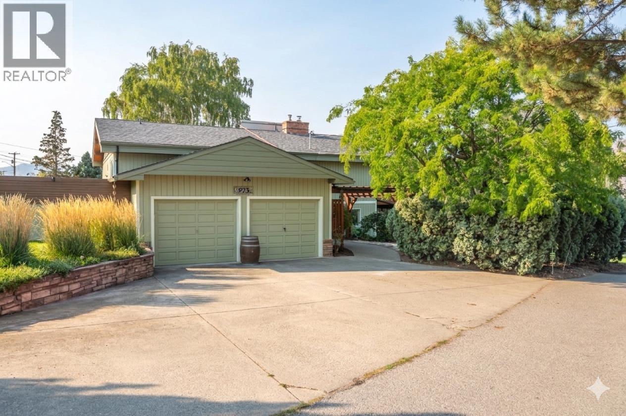 975 Heron Court, Oliver
