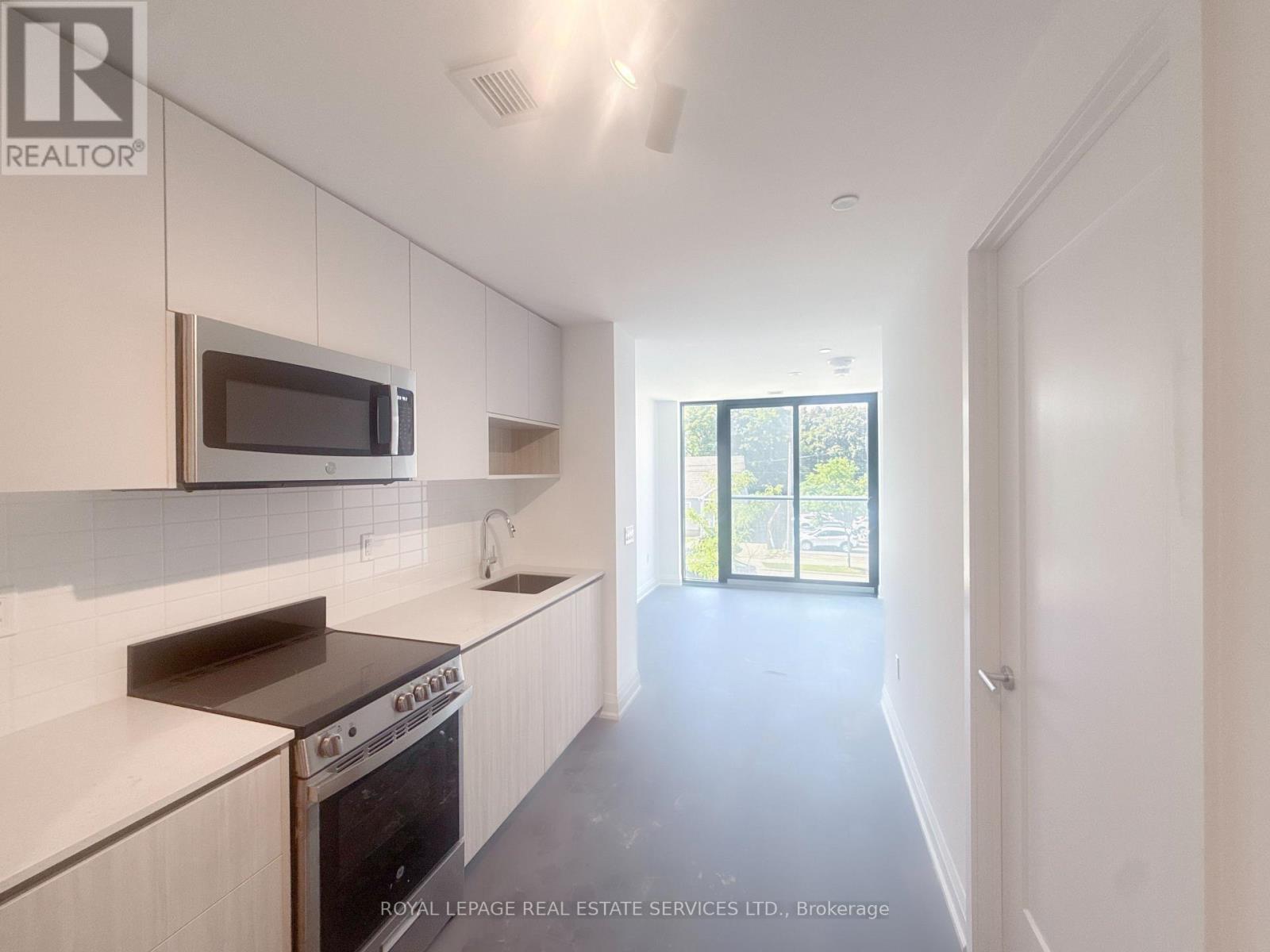 Photo of 799 The Queensway